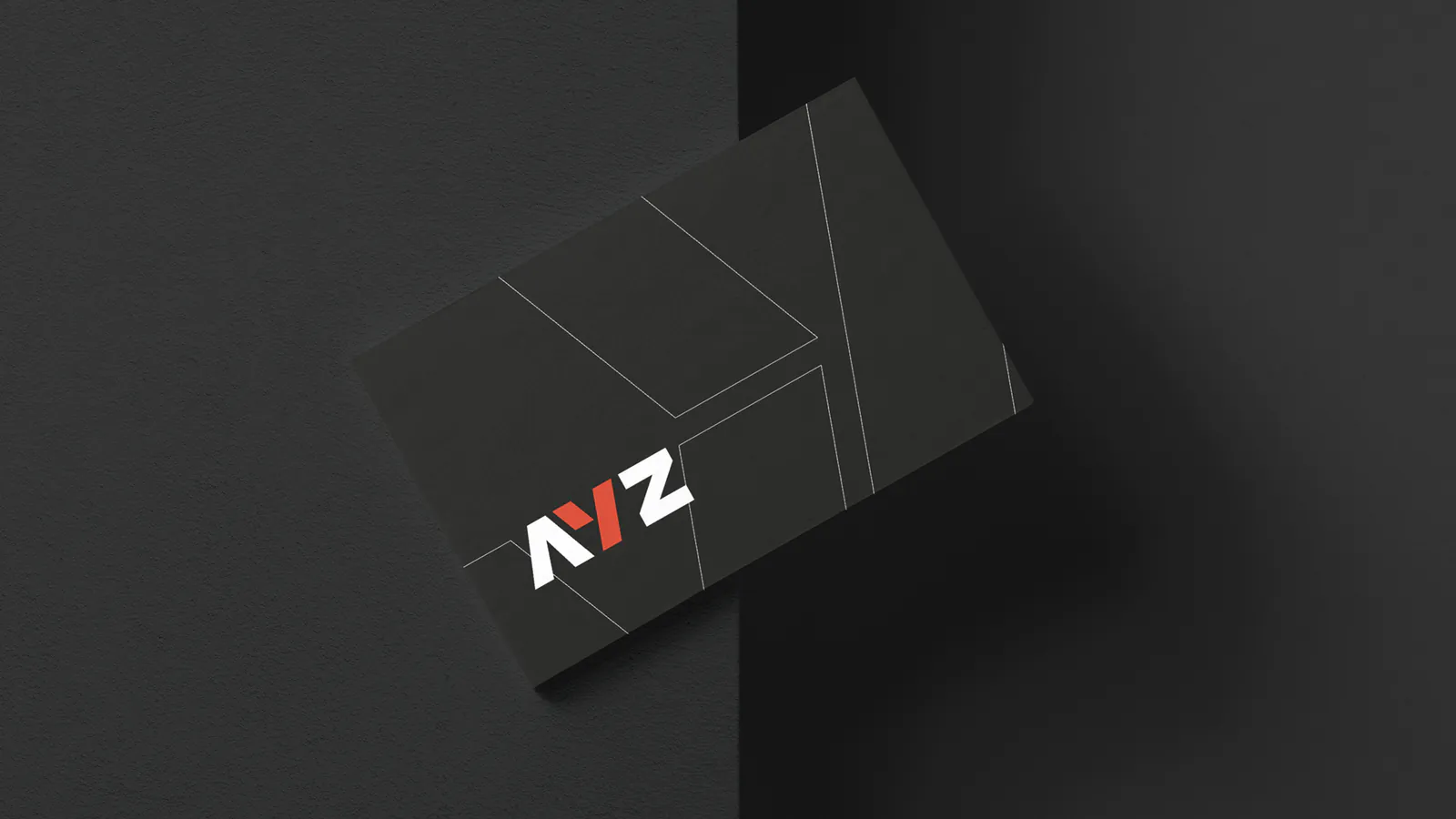 Tarjeta de presentación negra de AYZ con monograma por Follow Me Agency